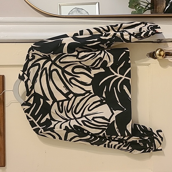 Farm Rio blouse - Picture 2 of 3